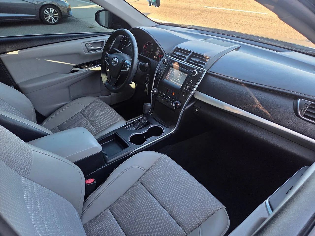 Used 2015 Toyota Camry SE FWD image 6