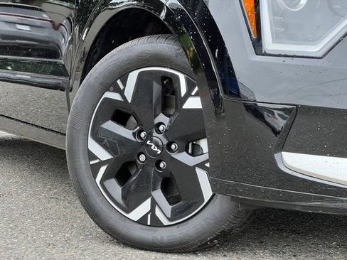Certified 2025 Kia Niro Wind w/ Wind Preserve Package FWD image 2