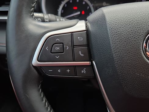 Used 2022 Toyota Highlander XSE FWD image 28