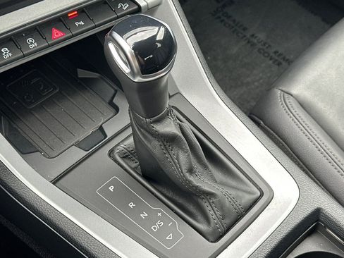 Used 2024 Audi Q3 2.0T Premium image 18