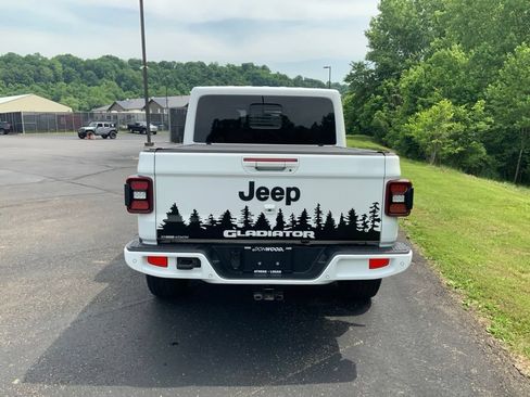 Used 2023 Jeep Gladiator Overland AWD/4WD image 13
