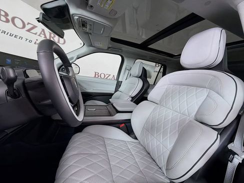 New 2026 Lincoln Navigator L Black Label AWD/4WD image 23