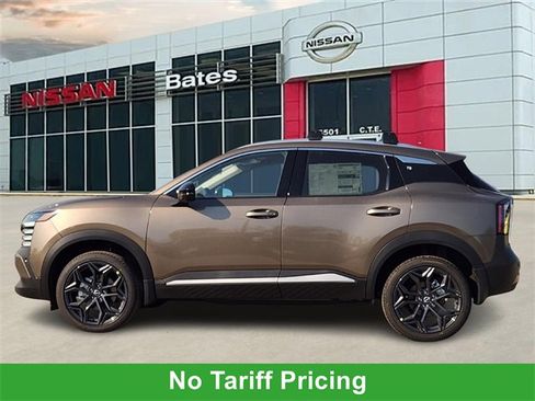 New 2026 Nissan Kicks SR image 3