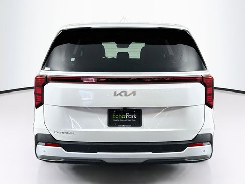 Used 2025 Kia Carnival FWD image 7