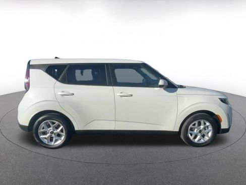 Used 2025 Kia Soul LX w/ LX Technology Package image 16