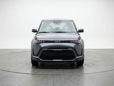 Used 2025 Kia Soul LX w/ LX Technology Package FWD image 2