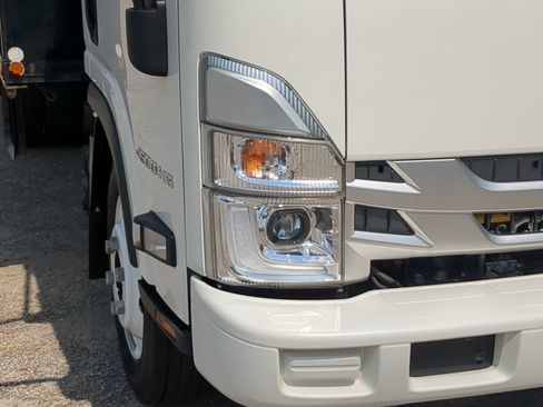 Used 2024 Chevrolet Low Cab Forward RWD image 8