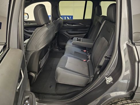New 2026 Jeep Grand Cherokee Laredo AWD/4WD image 33