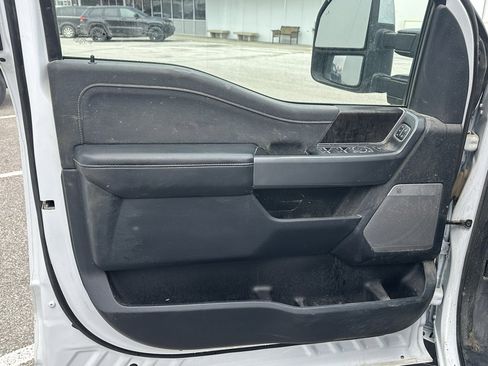 Certified 2024 Ford F250 Lariat w/ Lariat Ultimate Package image 12