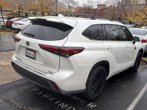 Used 2020 Toyota Highlander XLE image 4