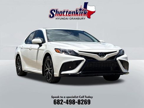 Used 2024 Toyota Camry SE FWD image 3
