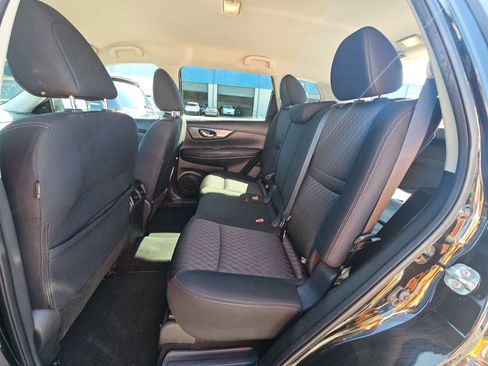 Used 2020 Nissan Rogue SV FWD image 16