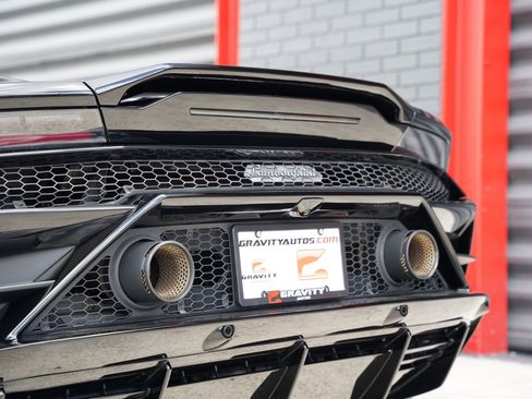 Used 2020 Lamborghini Huracan EVO image 13