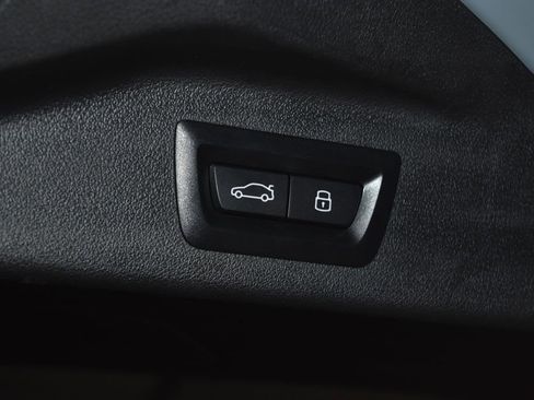 Certified 2024 BMW X7 M60i w/ Executive Package image 34