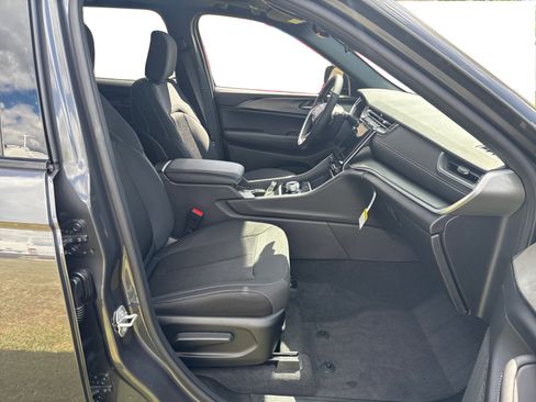 New 2025 Jeep Grand Cherokee Laredo X w/ Luxury Tech Group I image 20