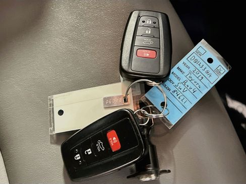 Used 2019 Toyota RAV4 XLE Premium FWD image 36