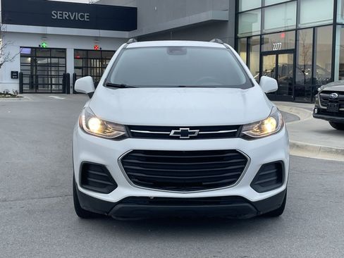 Used 2022 Chevrolet Trax LT w/ Sport Edition image 2