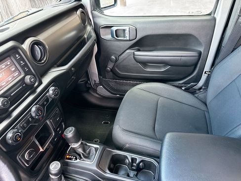 Used 2021 Jeep Wrangler Sport image 26