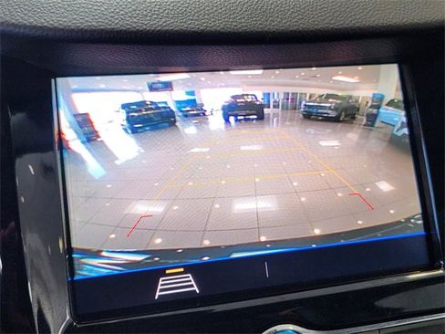 Used 2022 Chevrolet Trax LT w/ LT Convenience Package image 23