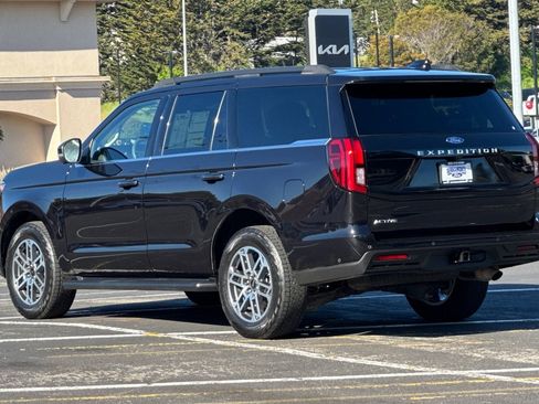 Certified 2025 Ford Expedition Active image 6