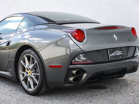 Used 2010 Ferrari California RWD image 20