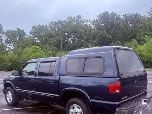 Used 2001 Chevrolet S10 Pickup LS AWD/4WD image 3