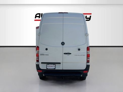 Used 2015 Mercedes-Benz Sprinter 2500 image 6