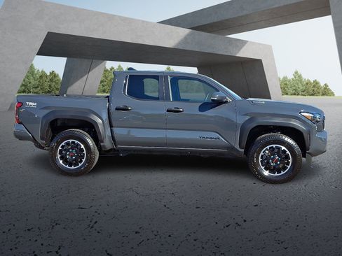 Used 2025 Toyota Tacoma TRD Off-Road image 7