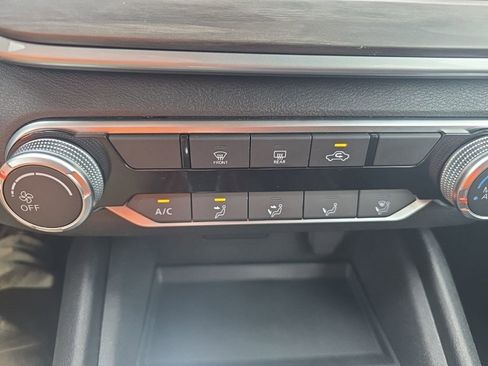 Used 2025 Nissan Altima 2.5 SV FWD image 24