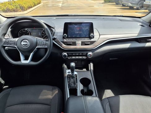 Used 2025 Nissan Altima 2.5 SV FWD image 19
