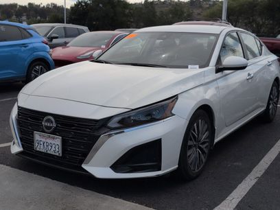 Used 2023 Nissan Altima 2.5 SV
