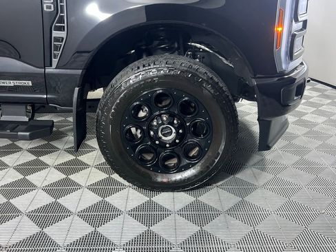 Used 2025 Ford F350 Lariat w/ Black Appearance Package image 12