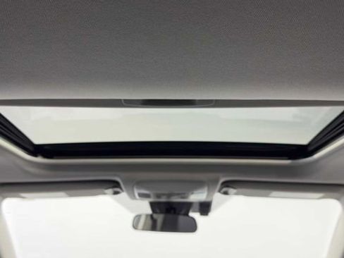 Used 2021 Toyota RAV4 XLE Premium image 17