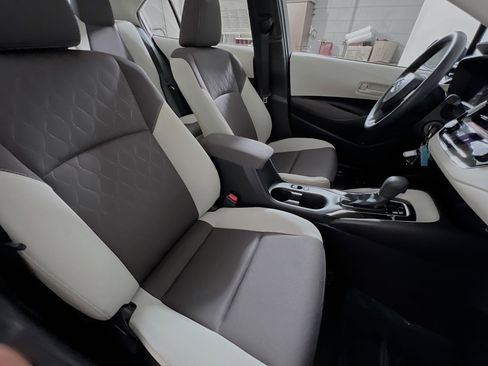 Used 2025 Toyota Corolla LE image 30