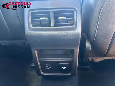 Used 2022 Ford Edge Titanium image 35