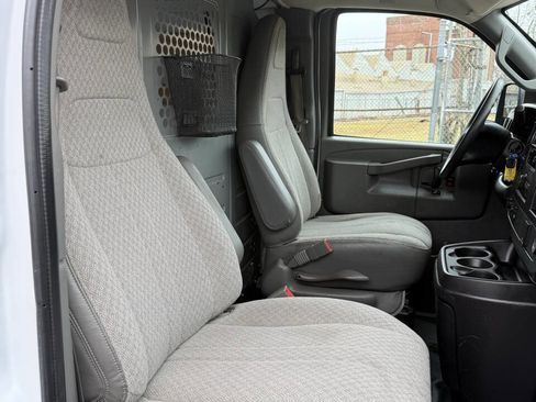 Used 2017 GMC Savana 2500 image 14