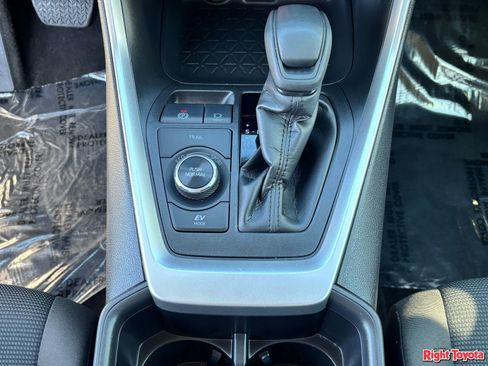 Certified 2025 Toyota RAV4 LE AWD/4WD image 30