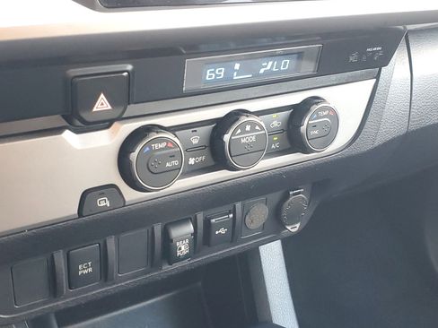 Used 2021 Toyota Tacoma 2WD Double Cab image 28