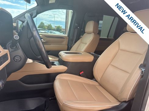Used 2022 Chevrolet Suburban Premier AWD/4WD image 19