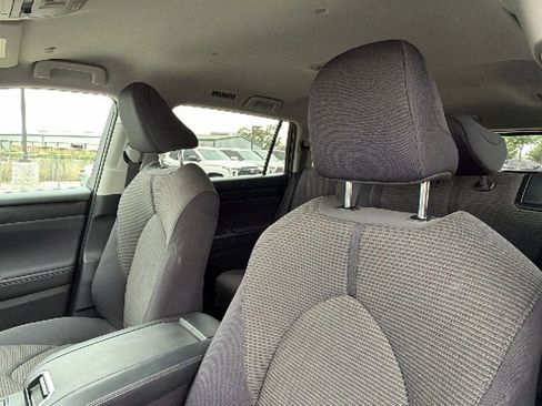 Certified 2025 Toyota Highlander LE FWD image 21