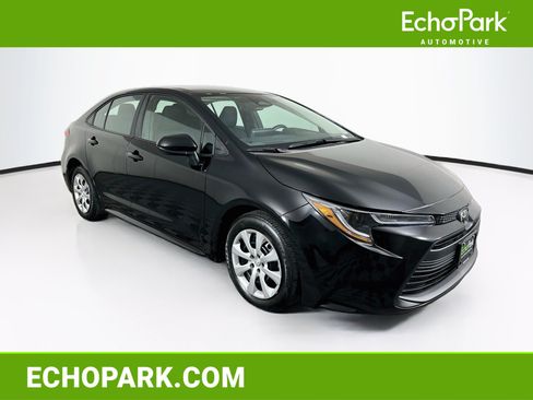 Used 2025 Toyota Corolla LE FWD image 1