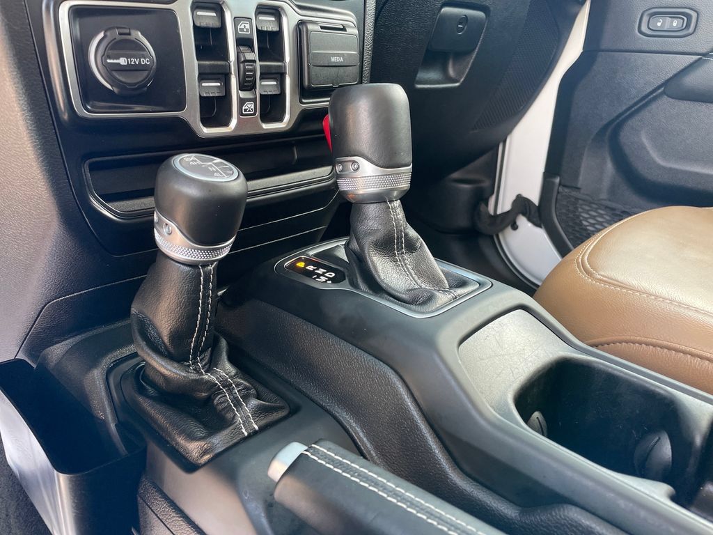Used 2022 Jeep Gladiator Overland w/ Popular Equipment Package AWD/4WD image 32