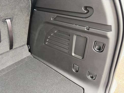 Used 2025 Chevrolet Traverse LT w/ Midnight/Sport Edition FWD image 43