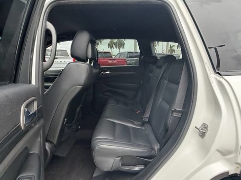 Used 2019 Jeep Grand Cherokee Laredo AWD/4WD image 11