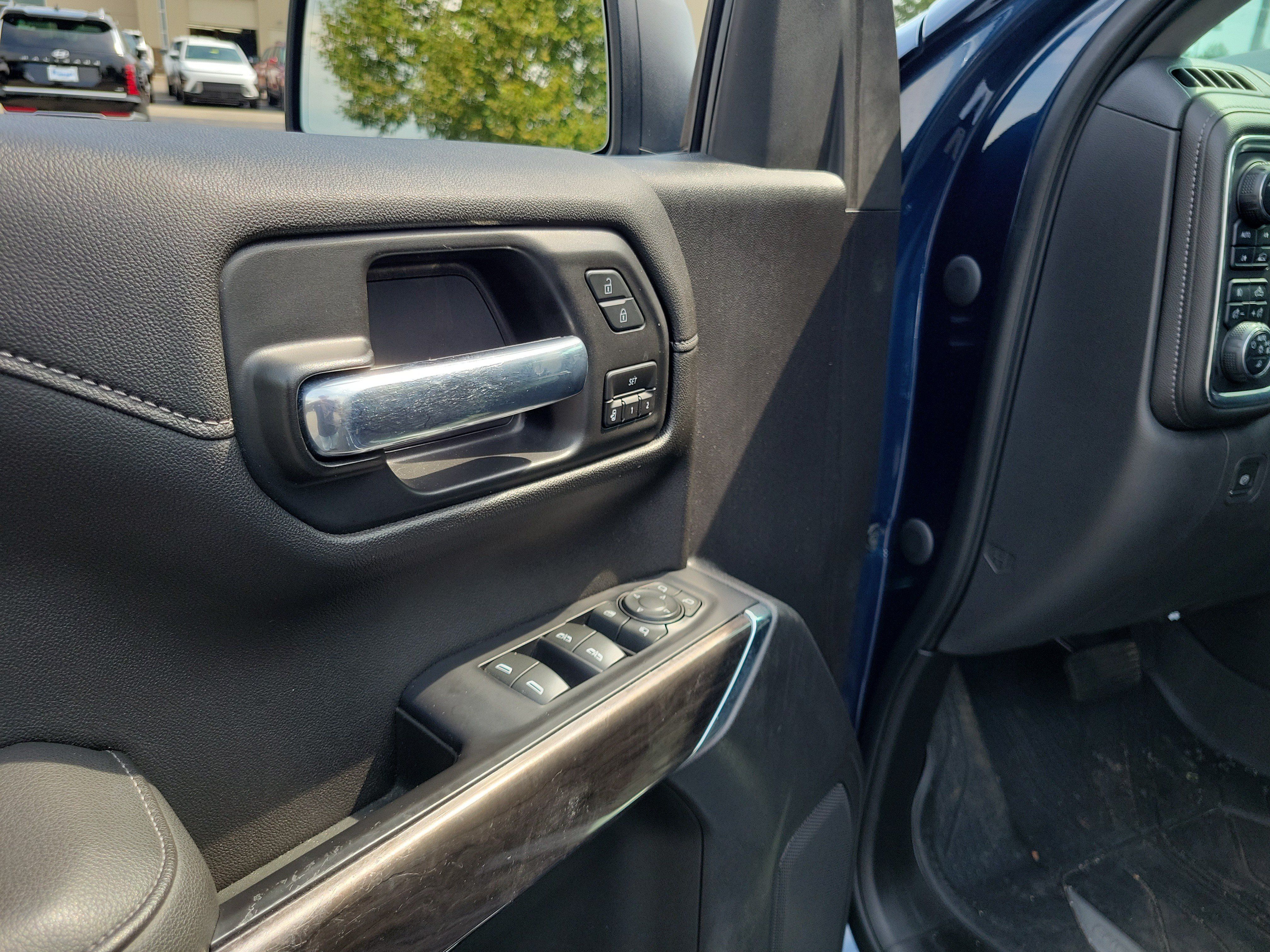Used 2020 Chevrolet Silverado 1500 LTZ w/ LTZ Plus Package AWD/4WD image 18