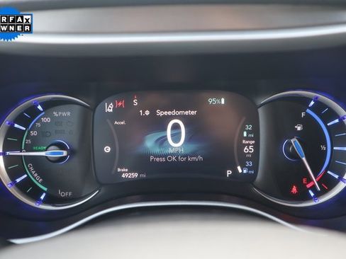 Used 2024 Chrysler Pacifica Select image 10