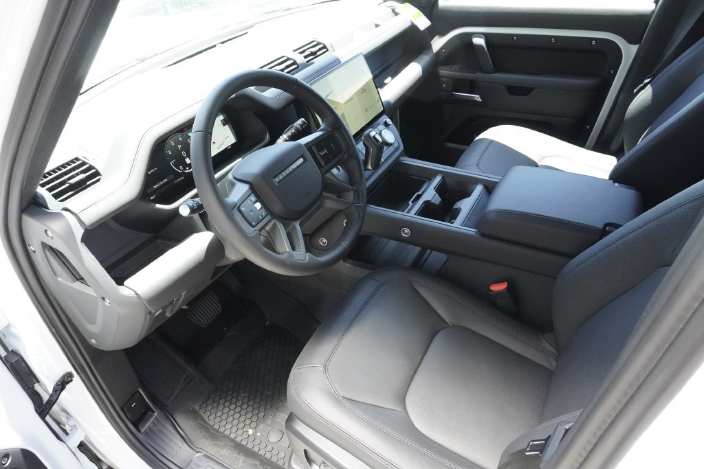 New 2026 Land Rover Defender 110 X-Dynamic SE AWD/4WD image 18