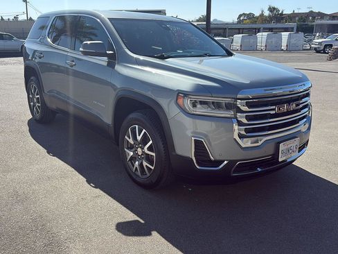 Used 2023 GMC Acadia SLE image 1