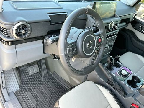 Used 2025 INEOS Grenadier image 9