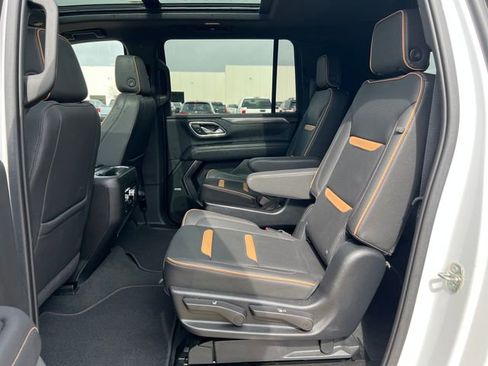 Used 2023 GMC Yukon XL AT4 w/ Technology Package image 18